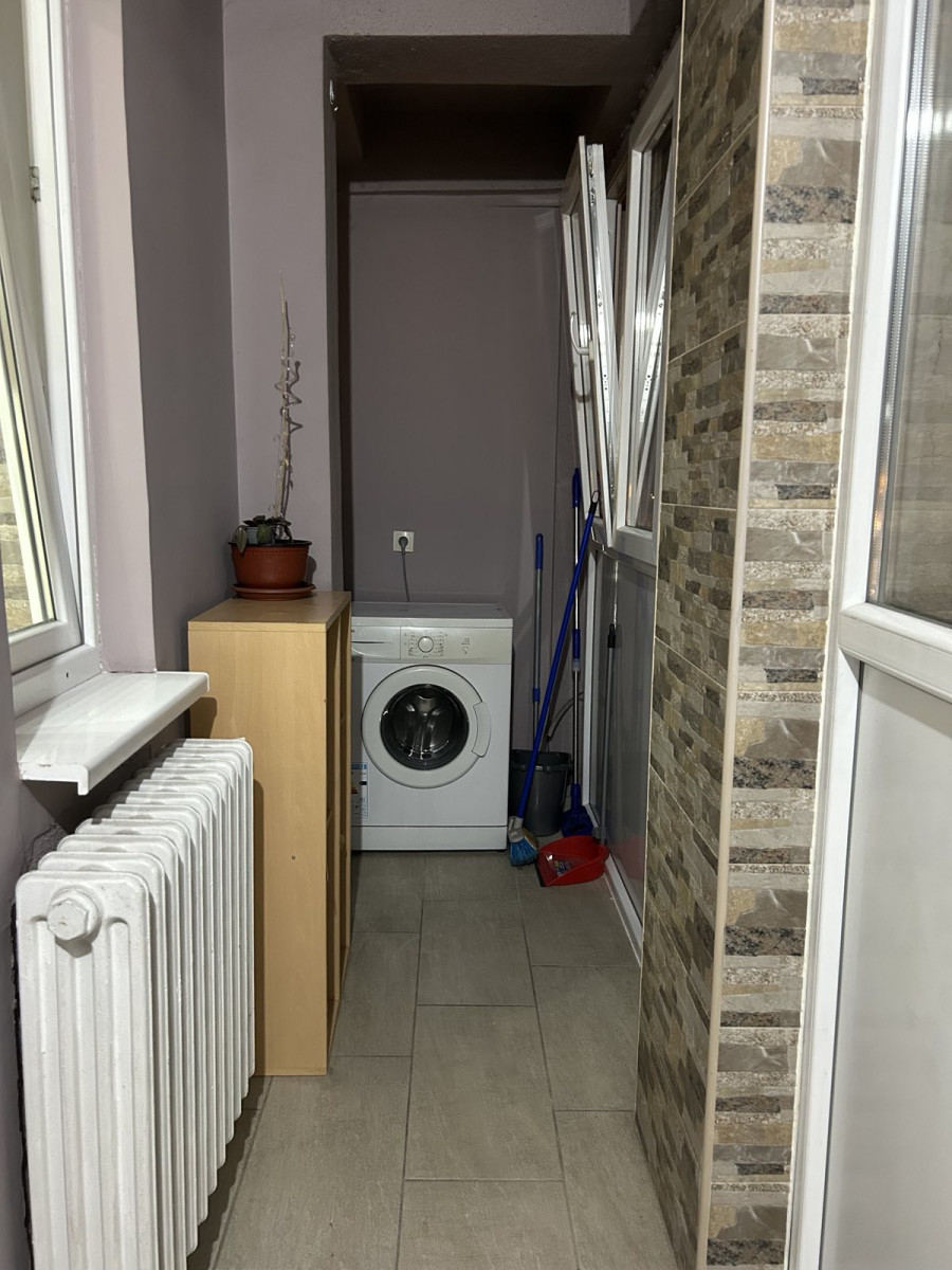 izdavanje - NOVI SAD - ŽELEZNIČKA STANICA - 9104764